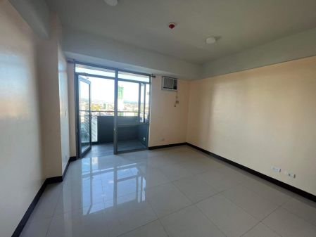 Studio Unit Semi Furnished in Manhattan Heights Araneta Cubao