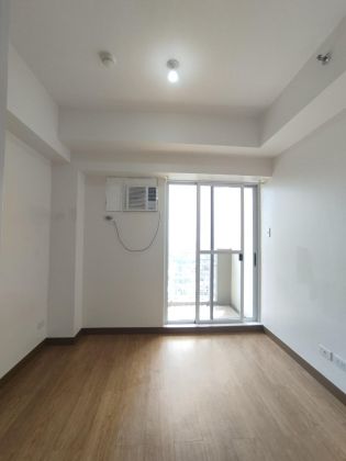 Unfurnished 1 Bedroom Unit at Infina Towers for Rent