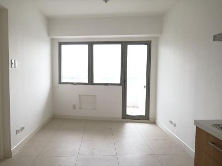 1BR with Balcony  at Penthouse  of The Residences at Commonwealth