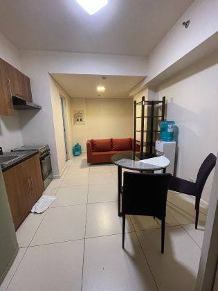 Fully Furnished 1 Bedroom Unit in The Columns at Legaspi Village