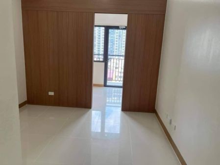 Semi Furnished 1 Bedroom Unit at Red Residences for Rent