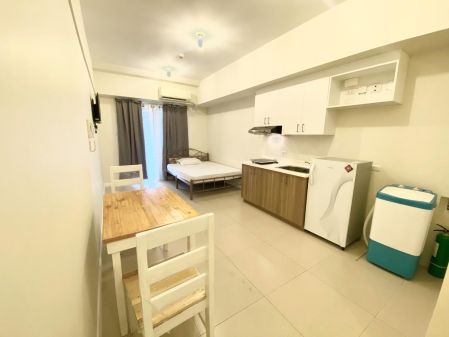 Semi Furnished Brand New Studio Unit at Vantage at Kapitolyo