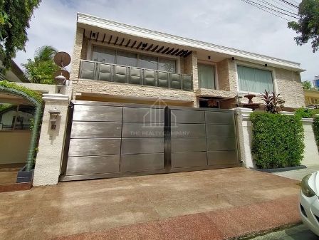 5 Bedroom House in Dasmarinas Village with Pool