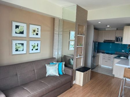 Nicely Furnished 1BR Unit at the Grove by Rockwell Pasig