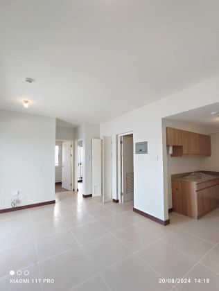 2 Bedroom Corner Unit for Rent at Aston Place