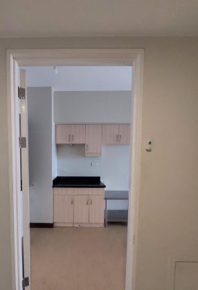 1 Bedroom with Balcony Semi Furnished for Rent