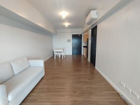 For Rent 1 Bedroom Unit with Balcony at Park Triangle