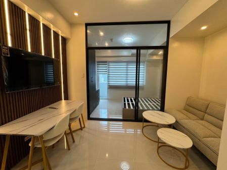 furnished 1 Bedroom Unit at 100 West Makati for Rent