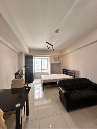 Studio Unit in Legazpi Village for Rent