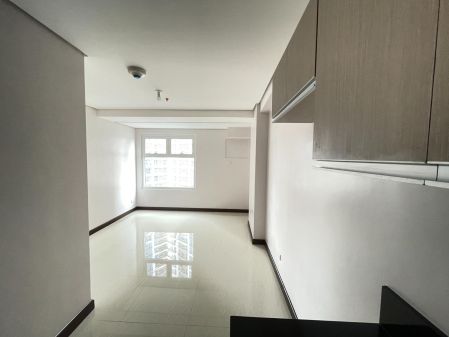 Studio Unit in Gateway Regency Studios