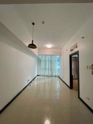 Huge Unfurnished 1 Bedroom with Balcony in Bgc