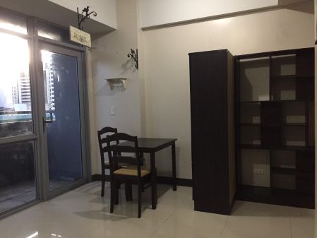 Semi Furnished Studio Condo at Manhattan Heights Araneta (Negotia