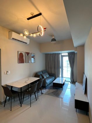 Fully Furnished 2 Bedroom Unit at Uptown Parksuites for Rent