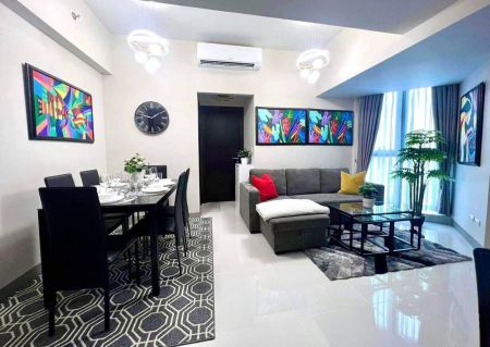 Fully Furnished 2 Bedroom Unit at Uptown Parksuites for Rent