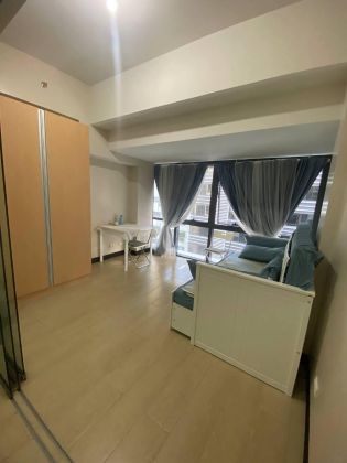 Executive Studio in Salcedo SkySuites Makati Condo for Rent