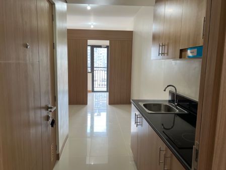 Unfurnished 1BR with Balcony in Red Residences Makati