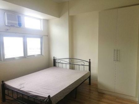 For Rent Fully Furnished Studio Unit at Holland