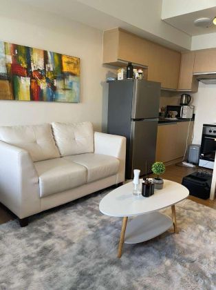 Contemporary Furnished Studio Unit in Makati CBD 