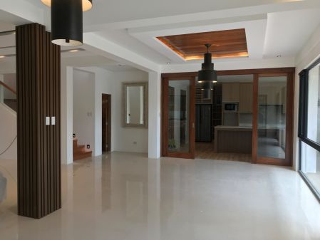 Modern 4 Bedroom Ground Floor Bedroom with Swimming Pool