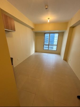 Unfurnished Studio for Rent in Avida Towers Asten Makati