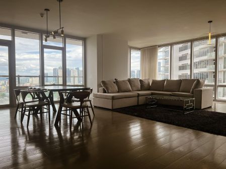 Minimalist 3 Bedroom Condominium is Located in Proscenium at Rock