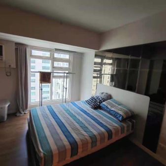 Nicely Furnished Studio Unit in Kroma Tower Makati for Rent