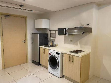 Furnished Spacious 1 Bedroom across Dlsu