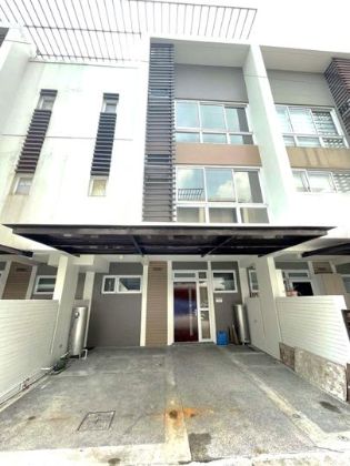 Townhouse Unit 2 Bedroom Well Interiored for Lease at 68 Roces 