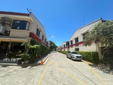 Townhouse in Pasay  Roxas Seafront Garden Lot area 86sqm Floor ar