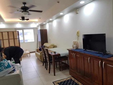 Fully Furnished Studio Unit at The Columns At Legaspi Village