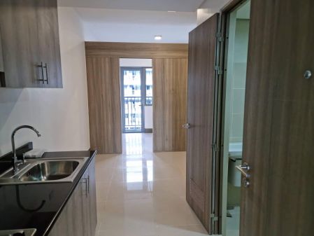 Unfurnished 1BR with Balcony in Fame Residences Mandaluyong