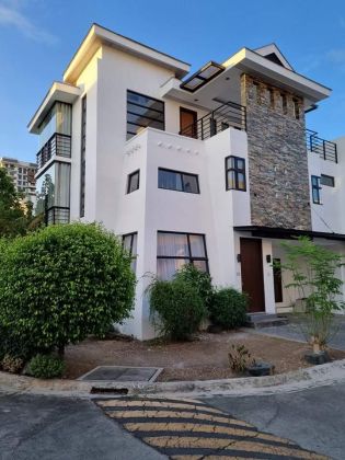 Newly Renovated House at Mahogany Place in Acacia Estates 