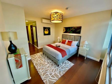 Fully Furnished 3 Bedroom in the Suites at One Bonifacio