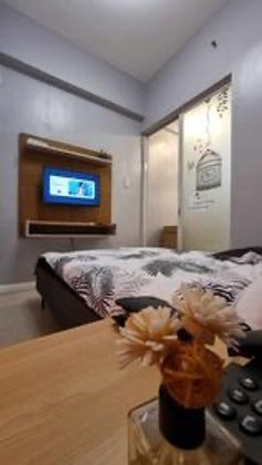 Cozy Fully Furnished Studio Unit with Balcony for Rent