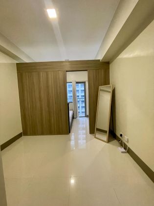 Semi Furnished 1 Bedroom Unit at Fame Residences for Rent