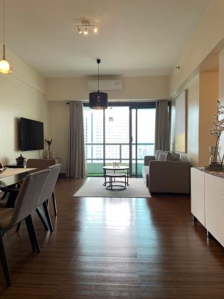 2 Bedroom Unit with Parking for Lease in Shang Salcedo Place