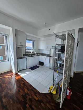 Robinsons Adriatico Ermita Manila 2BR 88 sqm 45K