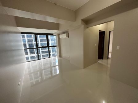 Unfurnished 2 Bedroom Unit at Uptown Ritz for Rent