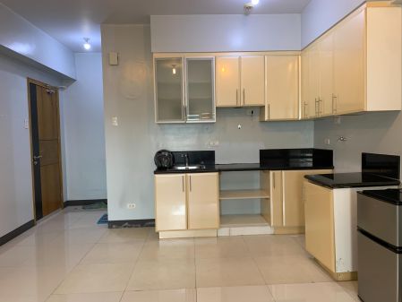 Studio Unit for Lease in Morgan Suites Residences Mckinley Hill