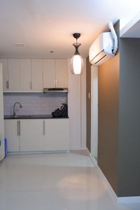 Unfurnished 2BR Loft for Rent in Victoria de Makati 