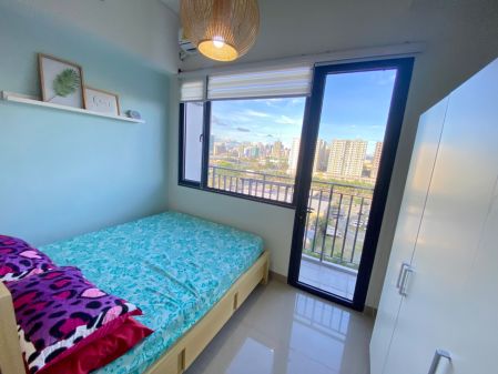 1 Bedroom with Balcony for Rent in Shore 2 Residences