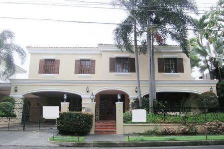 Unfurnished 3 Bedroom House at Dasmarinas Village for Rent