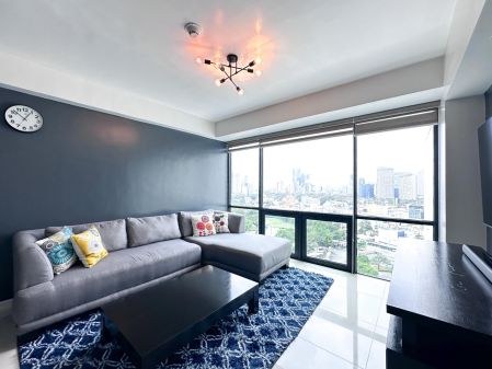 2BR Bonifacio Ridge with Den for Rent