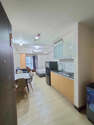 Makati Studio with Balcony for Rent Ellis Makati