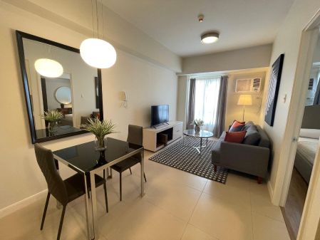 1BR Unit at The Vantage at Kapitolyo Fully Furnished w/ Parking