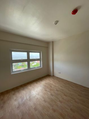 For Rent Unfurnished Studio Loft Unit with Balcony