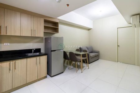 Spacious 1 Bedroom Unit at Salcedo Square Makati City for Rent