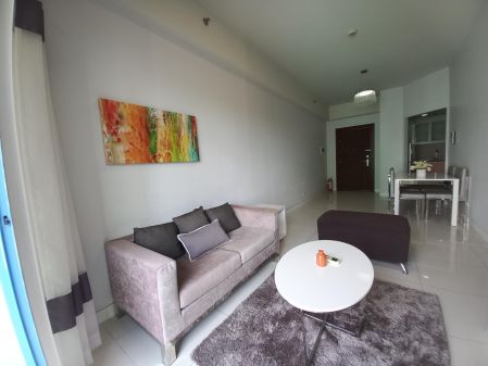 1BR UNIT FOR RENT AT TWO CENTRAL MAKATI