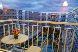  Modern 1 BR Deluxe Furnished at Penthouse Flr  with Balcony  at 