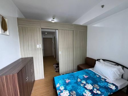 Furnished 1BR with Balcony beside Taguig City Hall near Bgc